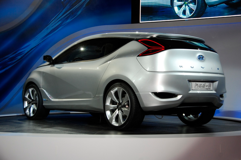 Illustration for article titled Hyundai Nuvis Concept: Hybrid Blue Drive Gives It Wings